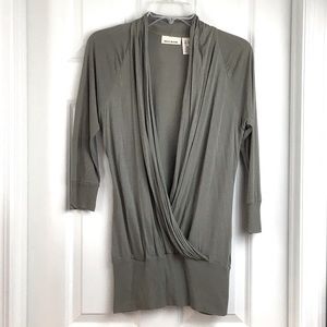 DKNY👟open front lightweight top